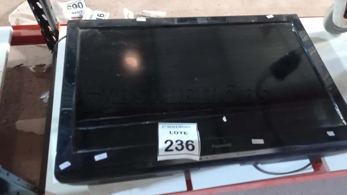 LOTE 236 - 01 TVS LCD 32’’ MARCA PANASONIC. (NO ESTADO) ATENÇÃO! FAZER A VISITAÇÃO ANTES DE ARREMATAR, NÃO SABEMOS SE FUNCIONA, LEILÃO NÃO TEM GARANTIA E NEM DEVOLUÇÃO, SUJEITO A POSSÍVEIS AVARIAS VISÍVEIS/OCULTAS E/OU AUSÊNCIA DE COMPONENTES.