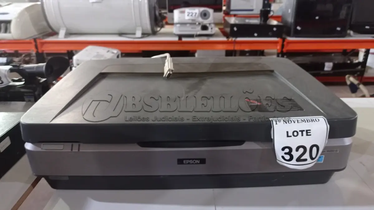 LOTE 320 - 01 SCANNER MARCA EPSON. (NO ESTADO) ATENÇÃO! FAZER A VISITAÇÃO ANTES DE ARREMATAR, NÃO SABEMOS SE FUNCIONA, LEILÃO NÃO TEM GARANTIA E NEM DEVOLUÇÃO, SUJEITO A POSSÍVEIS AVARIAS VISÍVEIS/OCULTAS E/OU AUSÊNCIA DE COMPONENTES.