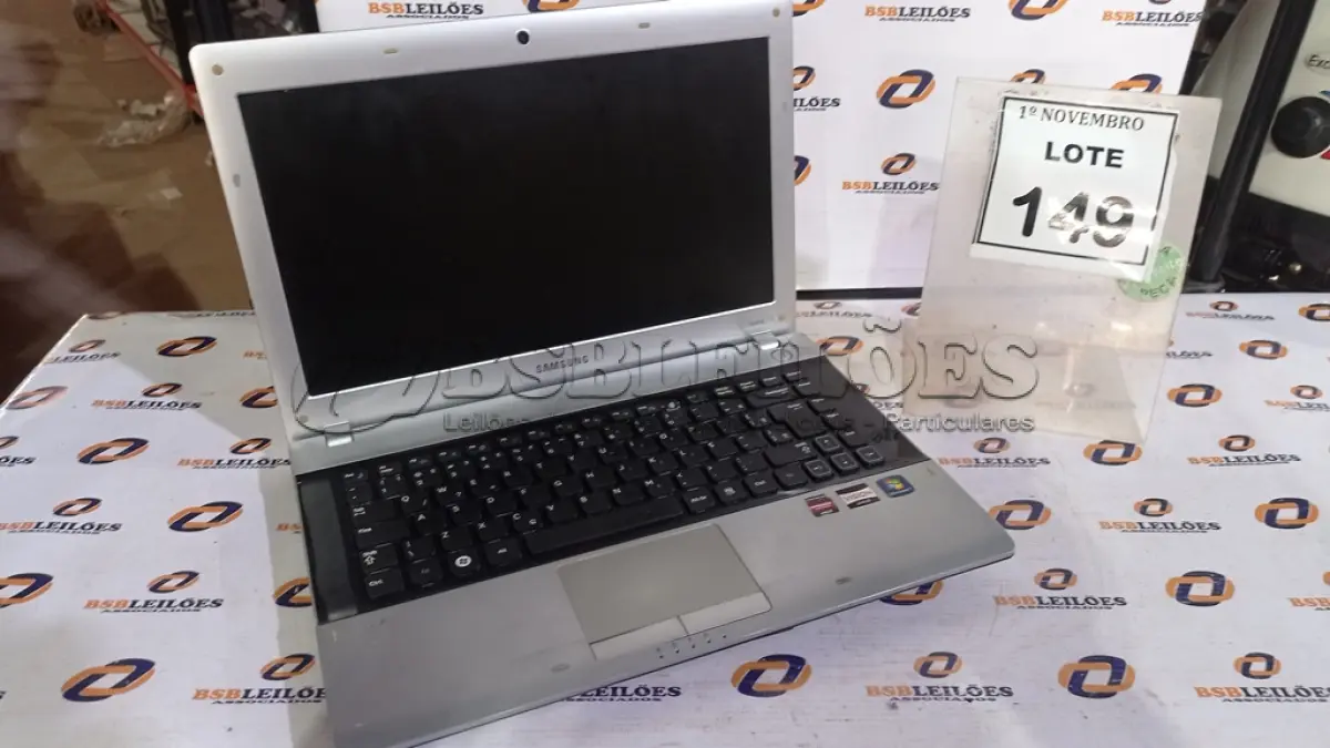 LOTE 149 - 01 NOTEBOOK MARCA SAMSUNG. (NO ESTADO) ATENÇÃO! FAZER A VISITAÇÃO ANTES DE ARREMATAR, NÃO SABEMOS SE FUNCIONA, LEILÃO NÃO TEM GARANTIA E NEM DEVOLUÇÃO, SUJEITO A POSSÍVEIS AVARIAS VISÍVEIS/OCULTAS E/OU AUSÊNCIA DE COMPONENTES.