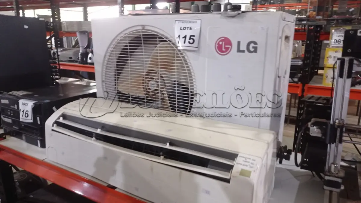 LOTE 115 - 01 CONDENSADORA 9.000 BTUS MARCA LG E 01 EVAPORADORA 12.000 MARCA FUJITSU. (NO ESTADO) ATENÇÃO! FAZER A VISITAÇÃO ANTES DE ARREMATAR, NÃO SABEMOS SE FUNCIONA, LEILÃO NÃO TEM GARANTIA E NEM DEVOLUÇÃO, SUJEITO A POSSÍVEIS AVARIAS VISÍVEIS/OCULTAS E/OU AUSÊNCIA DE COMPONENTES.