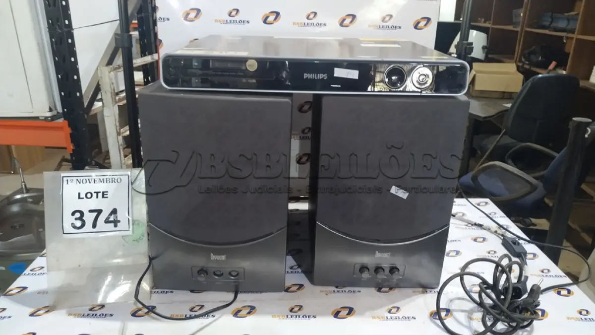 LOTE 374 - 01 DVD HOME THEATER MARCA PHILCO COM 02 CAIXAS MARCAS DIVOOM. (NO ESTADO) ATENÇÃO! FAZER A VISITAÇÃO ANTES DE ARREMATAR, NÃO SABEMOS SE FUNCIONA, LEILÃO NÃO TEM GARANTIA E NEM DEVOLUÇÃO, SUJEITO A POSSÍVEIS AVARIAS VISÍVEIS/OCULTAS E/OU AUSÊNCIA DE COMPONENTES.