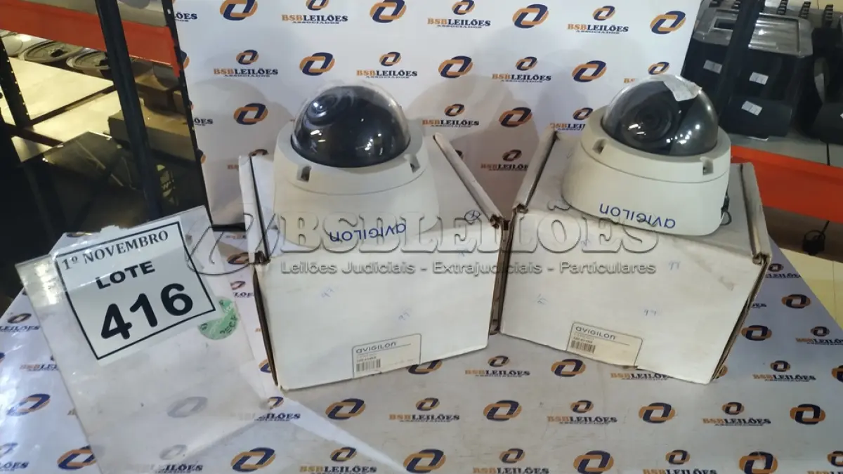 LOTE 416 - 02 CÂMERAS DOME MARCA AVIGILON. (NO ESTADO) ATENÇÃO! FAZER A VISITAÇÃO ANTES DE ARREMATAR, NÃO SABEMOS SE FUNCIONA, LEILÃO NÃO TEM GARANTIA E NEM DEVOLUÇÃO, SUJEITO A POSSÍVEIS AVARIAS VISÍVEIS/OCULTAS E/OU AUSÊNCIA DE COMPONENTES.