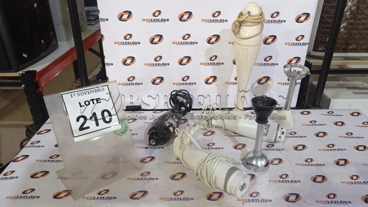 LOTE 210 - 01 LOTE COM VÁRIOS MIXER DE ALIMENTOS. (NO ESTADO) ATENÇÃO! FAZER A VISITAÇÃO ANTES DE ARREMATAR, NÃO SABEMOS SE FUNCIONA, LEILÃO NÃO TEM GARANTIA E NEM DEVOLUÇÃO, SUJEITO A POSSÍVEIS AVARIAS VISÍVEIS/OCULTAS E/OU AUSÊNCIA DE COMPONENTES.