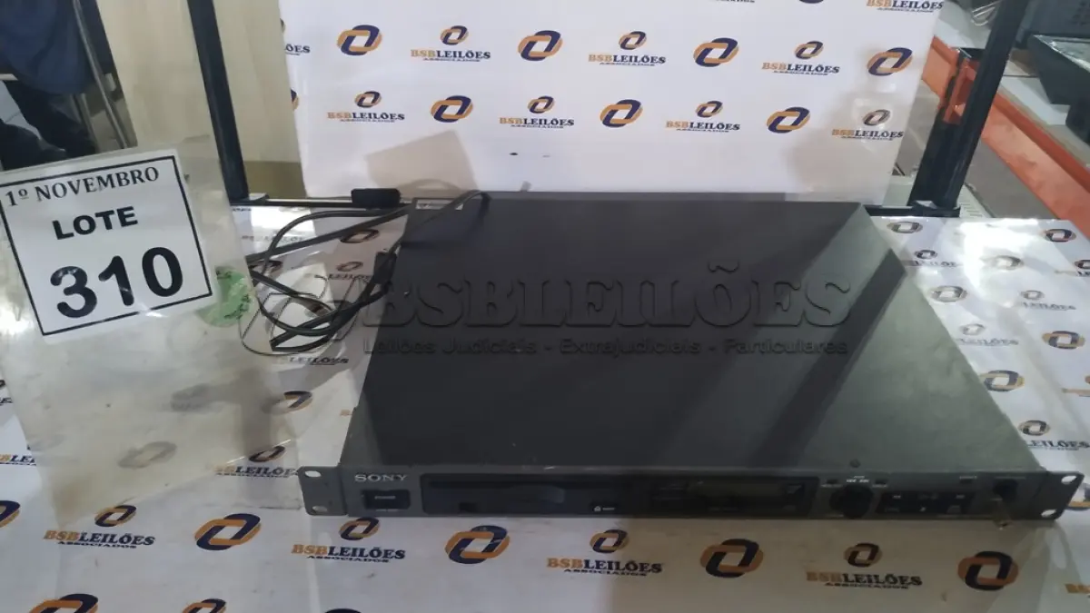 LOTE 310 - 01 LEITOR DE CD MARCA SONY. (NO ESTADO) ATENÇÃO! FAZER A VISITAÇÃO ANTES DE ARREMATAR, NÃO SABEMOS SE FUNCIONA, LEILÃO NÃO TEM GARANTIA E NEM DEVOLUÇÃO, SUJEITO A POSSÍVEIS AVARIAS VISÍVEIS/OCULTAS E/OU AUSÊNCIA DE COMPONENTES.