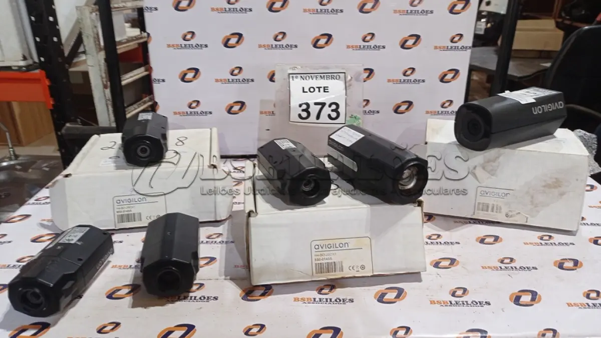 LOTE 373 - 06 CÂMERAS DE MONITORAMENTO MARCA AVIGILON. (NO ESTADO) ATENÇÃO! FAZER A VISITAÇÃO ANTES DE ARREMATAR, NÃO SABEMOS SE FUNCIONA, LEILÃO NÃO TEM GARANTIA E NEM DEVOLUÇÃO, SUJEITO A POSSÍVEIS AVARIAS VISÍVEIS/OCULTAS E/OU AUSÊNCIA DE COMPONENTES.