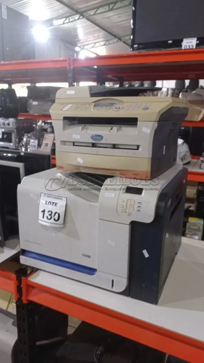 LOTE 130 - 02 IMPRESSORAS MARCAS HP E BROTHER. (NO ESTADO) ATENÇÃO! FAZER A VISITAÇÃO ANTES DE ARREMATAR, NÃO SABEMOS SE FUNCIONA, LEILÃO NÃO TEM GARANTIA E NEM DEVOLUÇÃO, SUJEITO A POSSÍVEIS AVARIAS VISÍVEIS/OCULTAS E/OU AUSÊNCIA DE COMPONENTES.