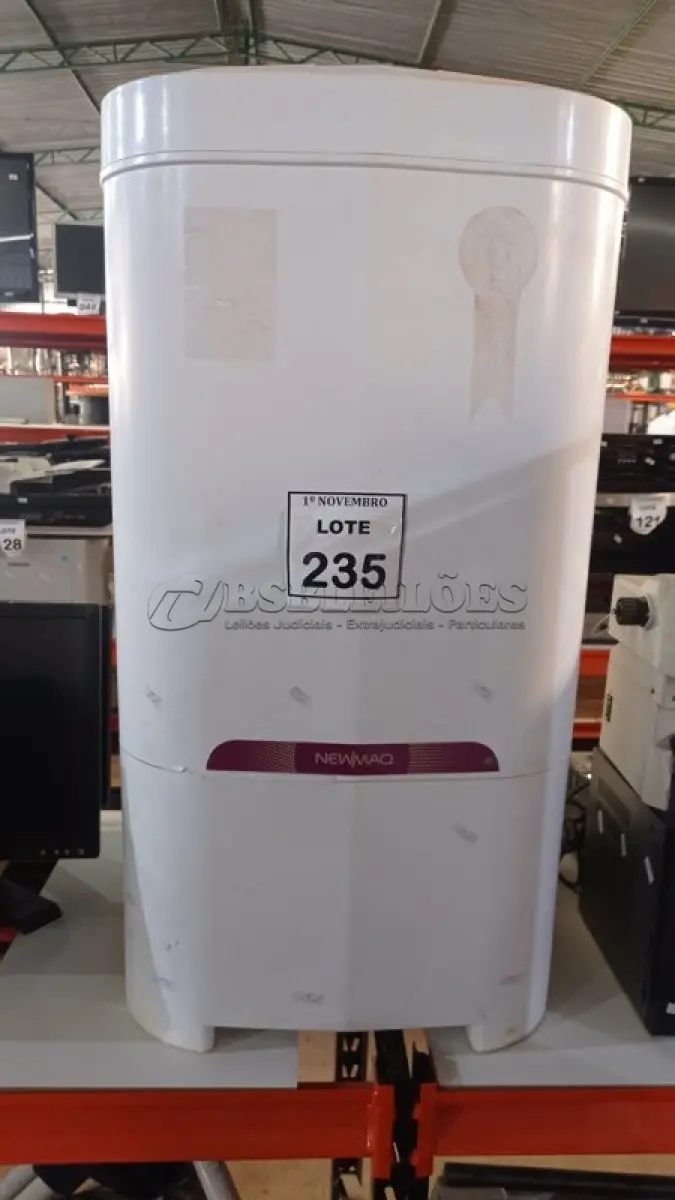 LOTE 235 - 01 TANQUINHO DE LAVAR 12KG 220V MARCA NEWMAQ. (NO ESTADO) ATENÇÃO! FAZER A VISITAÇÃO ANTES DE ARREMATAR, NÃO SABEMOS SE FUNCIONA, LEILÃO NÃO TEM GARANTIA E NEM DEVOLUÇÃO, SUJEITO A POSSÍVEIS AVARIAS VISÍVEIS/OCULTAS E/OU AUSÊNCIA DE COMPONENTES.