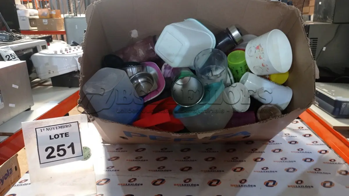 LOTE 251 - 01 LOTE COM UTENSÍLIOS DE COZINHA DIVERSOS. (NO ESTADO) ATENÇÃO! FAZER A VISITAÇÃO ANTES DE ARREMATAR, NÃO SABEMOS SE FUNCIONA, LEILÃO NÃO TEM GARANTIA E NEM DEVOLUÇÃO, SUJEITO A POSSÍVEIS AVARIAS VISÍVEIS/OCULTAS E/OU AUSÊNCIA DE COMPONENTES.