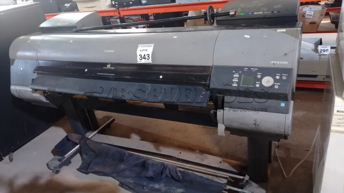 LOTE 343 - 01 PLOTTER MARCA CANON MODELO IPF 8400. (NO ESTADO) ATENÇÃO! FAZER A VISITAÇÃO ANTES DE ARREMATAR, NÃO SABEMOS SE FUNCIONA, LEILÃO NÃO TEM GARANTIA E NEM DEVOLUÇÃO, SUJEITO A POSSÍVEIS AVARIAS VISÍVEIS/OCULTAS E/OU AUSÊNCIA DE COMPONENTES.