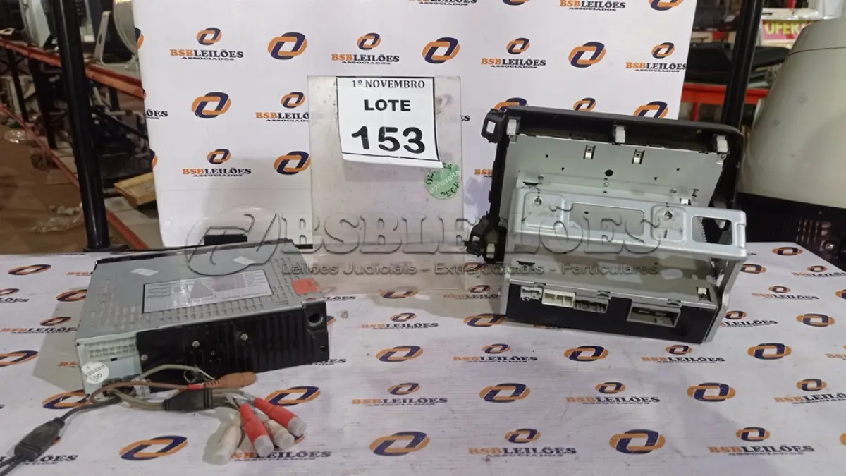 LOTE 153 - 02 APARELHOS DE SOM AUTOMOTIVOS. (NO ESTADO) ATENÇÃO! FAZER A VISITAÇÃO ANTES DE ARREMATAR, NÃO SABEMOS SE FUNCIONA, LEILÃO NÃO TEM GARANTIA E NEM DEVOLUÇÃO, SUJEITO A POSSÍVEIS AVARIAS VISÍVEIS/OCULTAS E/OU AUSÊNCIA DE COMPONENTES