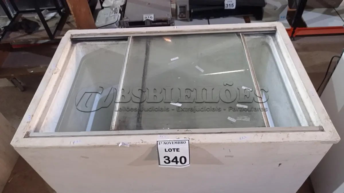 LOTE 340 - 01 FREEZER HORIZONTAL COM 02 PORTAS DE CORRER. (NO ESTADO) ATENÇÃO! FAZER A VISITAÇÃO ANTES DE ARREMATAR, NÃO SABEMOS SE FUNCIONA, LEILÃO NÃO TEM GARANTIA E NEM DEVOLUÇÃO, SUJEITO A POSSÍVEIS AVARIAS VISÍVEIS/OCULTAS E/OU AUSÊNCIA DE COMPONENTES.