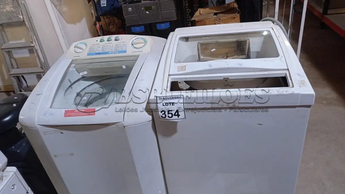 LOTE 354 - 01 MÁQUINA DE LAVAR 127V MARCA ELECTROLUX E 01 SUCATA DE MÁQUINA DE LAVAR MARCA BRASTEMP. (NO ESTADO) ATENÇÃO! FAZER A VISITAÇÃO ANTES DE ARREMATAR, NÃO SABEMOS SE FUNCIONA, LEILÃO NÃO TEM GARANTIA E NEM DEVOLUÇÃO, SUJEITO A POSSÍVEIS AVARIAS VISÍVEIS/OCULTAS E/OU AUSÊNCIA DE COMPONENTES.
