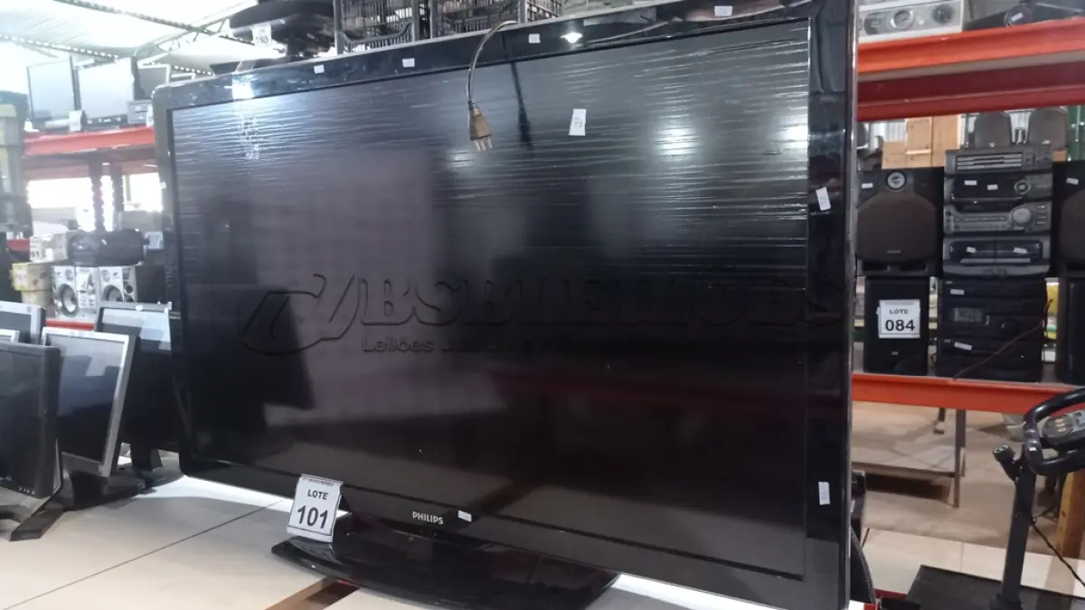 LOTE 101 - 01 TV LCD 52‘’ MARCA PHILIPS. (NO ESTADO) ATENÇÃO! FAZER A VISITAÇÃO ANTES DE ARREMATAR, NÃO SABEMOS SE FUNCIONA, LEILÃO NÃO TEM GARANTIA E NEM DEVOLUÇÃO, SUJEITO A POSSÍVEIS AVARIAS VISÍVEIS/OCULTAS E/OU AUSÊNCIA DE COMPONENTES.