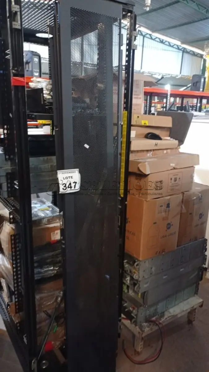 LOTE 347 - 01 RACK SERVIDOR DESMONTADO MARCA DELL  COM 34 MEMÓRIAS E GRANDE QUANTIDADE DE TECLADOS. (NO ESTADO) ATENÇÃO! FAZER A VISITAÇÃO ANTES DE ARREMATAR, NÃO SABEMOS SE FUNCIONA, LEILÃO NÃO TEM GARANTIA E NEM DEVOLUÇÃO, SUJEITO A POSSÍVEIS AVARIAS VISÍVEIS/OCULTAS E/OU AUSÊNCIA DE COMPONENTES.