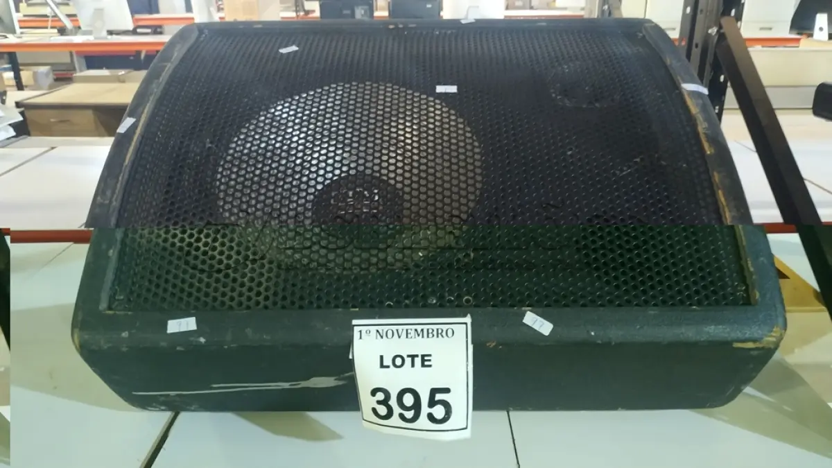 LOTE 395 - 01 CAIXA DE SOM PROFISSIONAL. (NO ESTADO) ATENÇÃO! FAZER A VISITAÇÃO ANTES DE ARREMATAR, NÃO SABEMOS SE FUNCIONA, LEILÃO NÃO TEM GARANTIA E NEM DEVOLUÇÃO, SUJEITO A POSSÍVEIS AVARIAS VISÍVEIS/OCULTAS E/OU AUSÊNCIA DE COMPONENTES.