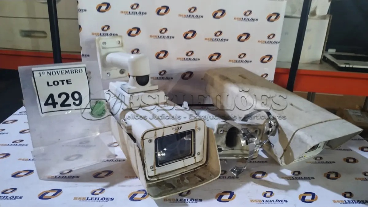 LOTE 429 - 02 CÂMERAS DE MONITORAMENTO MARCA AXIS. (NO ESTADO) ATENÇÃO! FAZER A VISITAÇÃO ANTES DE ARREMATAR, NÃO SABEMOS SE FUNCIONA, LEILÃO NÃO TEM GARANTIA E NEM DEVOLUÇÃO, SUJEITO A POSSÍVEIS AVARIAS VISÍVEIS/OCULTAS E/OU AUSÊNCIA DE COMPONENTES.