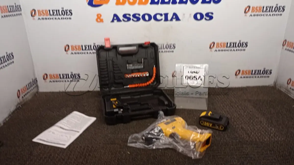 LOTE 065 - 01 PARAFUSADEIRA 36V DUAS BATERIAS COM MALETA E BITS (PRODUTO NOVO). (NO ESTADO) ATENÇÃO! FAZER A VISITAÇÃO ANTES DE ARREMATAR, NÃO SABEMOS SE FUNCIONA, LEILÃO NÃO TEM GARANTIA E NEM DEVOLUÇÃO, SUJEITO A POSSÍVEIS AVARIAS VISÍVEIS/OCULTAS E/OU AUSÊNCIA DE COMPONENTES.