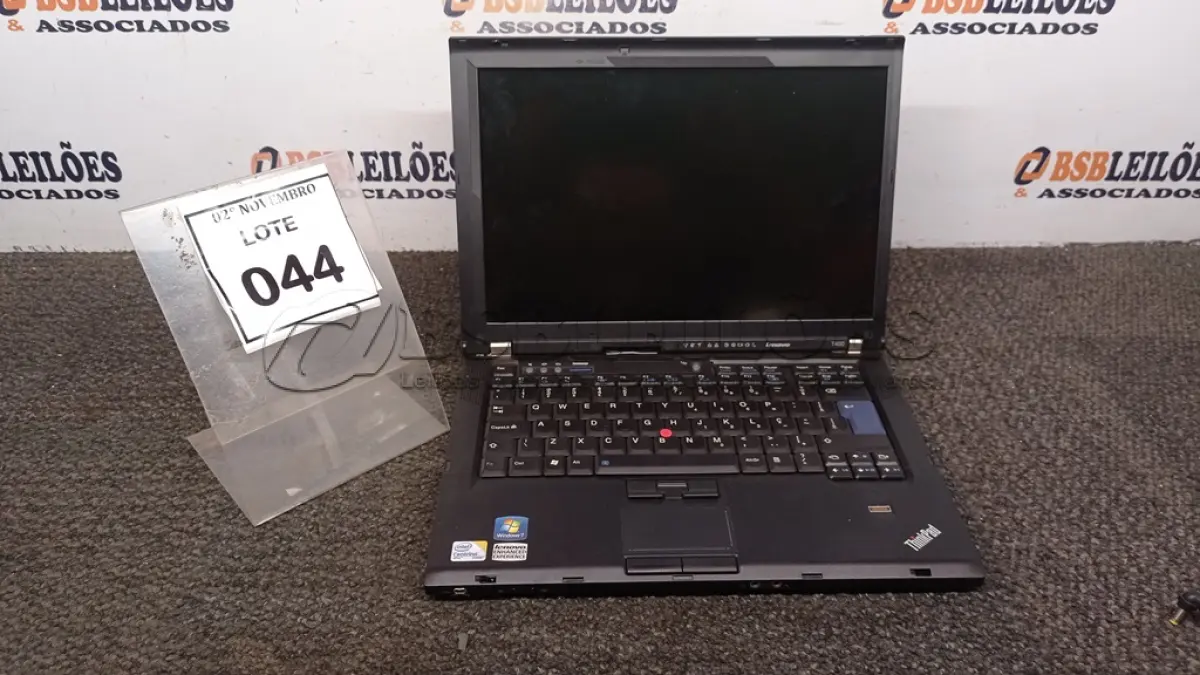 LOTE 044 - 01 NOTEBOOK MARCA LENOVO SÉRIE THINKPAD. (NO ESTADO) ATENÇÃO! FAZER A VISITAÇÃO ANTES DE ARREMATAR, NÃO SABEMOS SE FUNCIONA, LEILÃO NÃO TEM GARANTIA E NEM DEVOLUÇÃO, SUJEITO A POSSÍVEIS AVARIAS VISÍVEIS/OCULTAS E/OU AUSÊNCIA DE COMPONENTES.