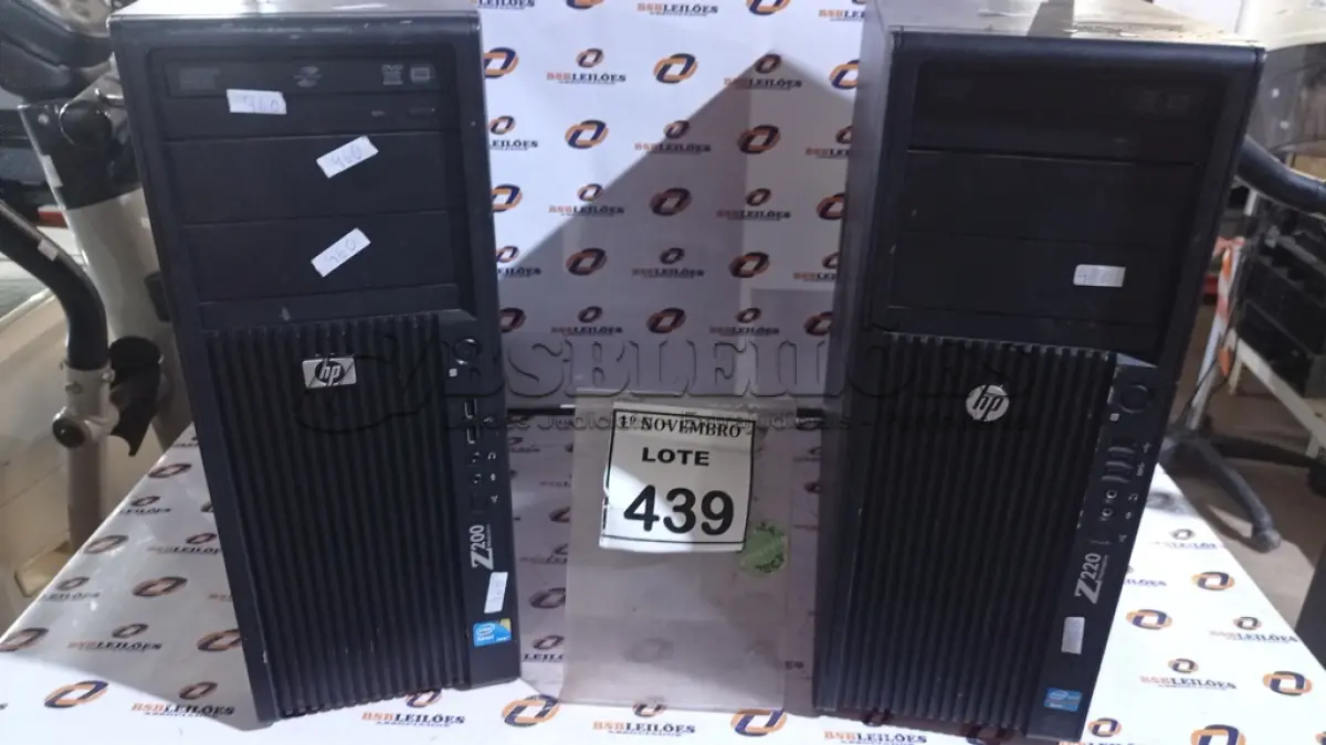 LOTE 439 - 02 ESTAÇÕES DE TRABALHO MODELO HP Z220 MARCA HP. (NO ESTADO) ATENÇÃO! FAZER A VISITAÇÃO ANTES DE ARREMATAR, NÃO SABEMOS SE FUNCIONA, LEILÃO NÃO TEM GARANTIA E NEM DEVOLUÇÃO, SUJEITO A POSSÍVEIS AVARIAS VISÍVEIS/OCULTAS E/OU AUSÊNCIA DE COMPONENTES.