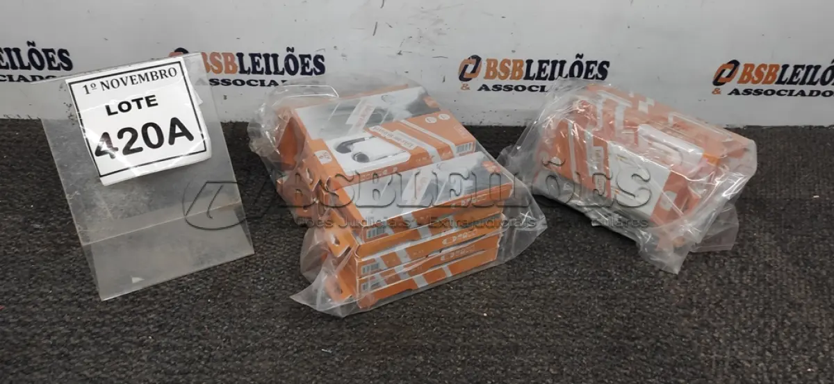 LOTE 420 - 01 LOTE COM GRANDE QUANTIDADE DE FONES DE OUVIDO. (NO ESTADO) ATENÇÃO! FAZER A VISITAÇÃO ANTES DE ARREMATAR, NÃO SABEMOS SE FUNCIONA, LEILÃO NÃO TEM GARANTIA E NEM DEVOLUÇÃO, SUJEITO A POSSÍVEIS AVARIAS VISÍVEIS/OCULTAS E/OU AUSÊNCIA DE COMPONENTES.