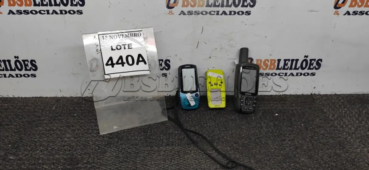 LOTE 440 - 03 GPS MARCA GARMIN MODELOS DIVERSOS. (NO ESTADO) ATENÇÃO! FAZER A VISITAÇÃO ANTES DE ARREMATAR, NÃO SABEMOS SE FUNCIONA, LEILÃO NÃO TEM GARANTIA E NEM DEVOLUÇÃO, SUJEITO A POSSÍVEIS AVARIAS VISÍVEIS/OCULTAS E/OU AUSÊNCIA DE COMPONENTES.