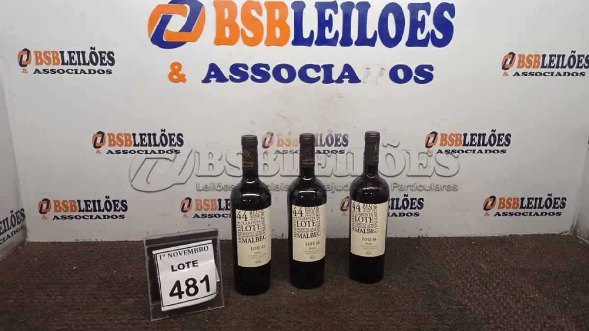 LOTE 481 - 03 GARRAFAS DE VINHO TINTO SECO FINO MALBEC LOTE 44 ARGENTINO SAFRA 2020 750ML. (NO ESTADO) ATENÇÃO! FAZER A VISITAÇÃO ANTES DE ARREMATAR, NÃO SABEMOS SE FUNCIONA, LEILÃO NÃO TEM GARANTIA E NEM DEVOLUÇÃO, SUJEITO A POSSÍVEIS AVARIAS VISÍVEIS/OCULTAS E/OU AUSÊNCIA DE COMPONENTES.