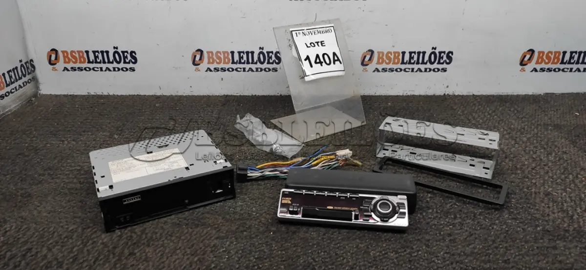 LOTE 140 - 01 APARELHO DE SOM AUTOMOTIVO MARCA SONY. (NO ESTADO) ATENÇÃO! FAZER A VISITAÇÃO ANTES DE ARREMATAR, NÃO SABEMOS SE FUNCIONA, LEILÃO NÃO TEM GARANTIA E NEM DEVOLUÇÃO, SUJEITO A POSSÍVEIS AVARIAS VISÍVEIS/OCULTAS E/OU AUSÊNCIA DE COMPONENTES.
