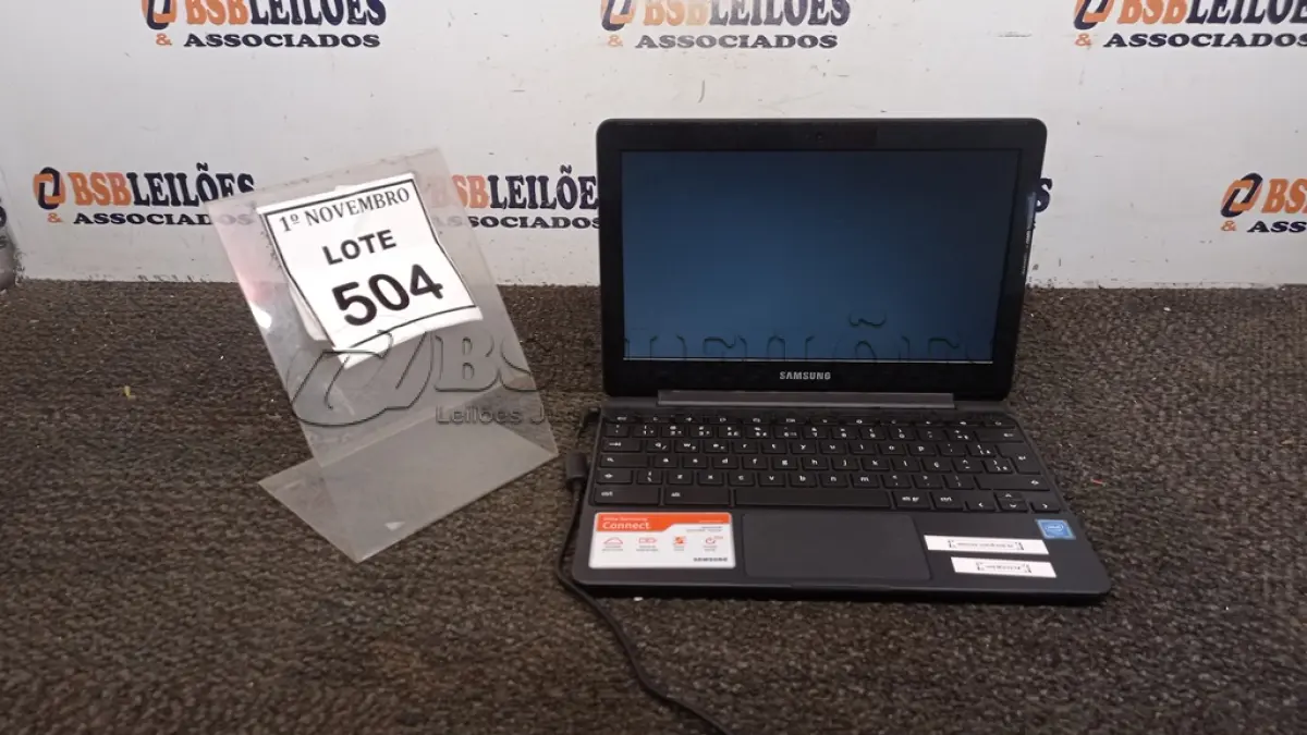 LOTE 504 - 01 NOTEBOOK TELA 11.6’’ 2GB DE MEMÓRIA MARCA SAMSUNG. (NO ESTADO) ATENÇÃO! FAZER A VISITAÇÃO ANTES DE ARREMATAR, NÃO SABEMOS SE FUNCIONA, LEILÃO NÃO TEM GARANTIA E NEM DEVOLUÇÃO, SUJEITO A POSSÍVEIS AVARIAS VISÍVEIS/OCULTAS E/OU AUSÊNCIA DE COMPONENTES.