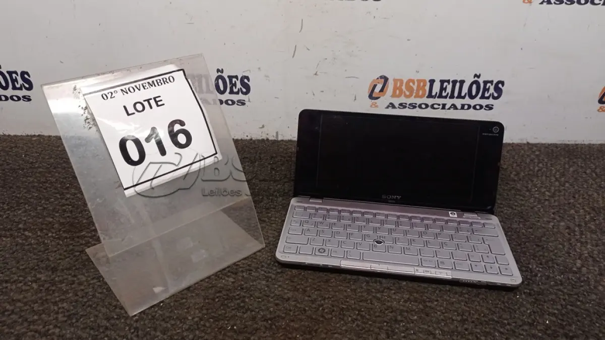 LOTE 016 - 01 NOTEBOOK ULTRAPORTÁTIL MARCA SONY VAIO. (NO ESTADO) ATENÇÃO! FAZER A VISITAÇÃO ANTES DE ARREMATAR, NÃO SABEMOS SE FUNCIONA, LEILÃO NÃO TEM GARANTIA E NEM DEVOLUÇÃO, SUJEITO A POSSÍVEIS AVARIAS VISÍVEIS/OCULTAS E/OU AUSÊNCIA DE COMPONENTES.