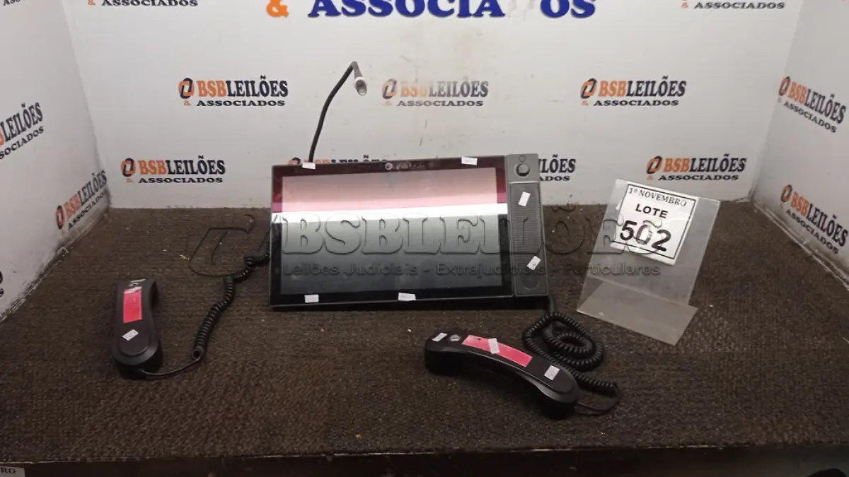 LOTE 502 - 01 EQUIPAMENTO DE VIDEOCONFERÊNCIA. (NO ESTADO) ATENÇÃO! FAZER A VISITAÇÃO ANTES DE ARREMATAR, NÃO SABEMOS SE FUNCIONA, LEILÃO NÃO TEM GARANTIA E NEM DEVOLUÇÃO, SUJEITO A POSSÍVEIS AVARIAS VISÍVEIS/OCULTAS E/OU AUSÊNCIA DE COMPONENTES.