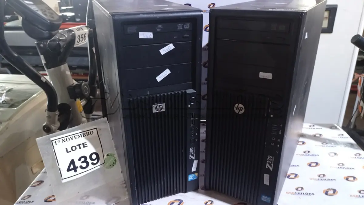 LOTE 439 - 02 ESTAÇÕES DE TRABALHO MODELO HP Z220 MARCA HP. (NO ESTADO) ATENÇÃO! FAZER A VISITAÇÃO ANTES DE ARREMATAR, NÃO SABEMOS SE FUNCIONA, LEILÃO NÃO TEM GARANTIA E NEM DEVOLUÇÃO, SUJEITO A POSSÍVEIS AVARIAS VISÍVEIS/OCULTAS E/OU AUSÊNCIA DE COMPONENTES.