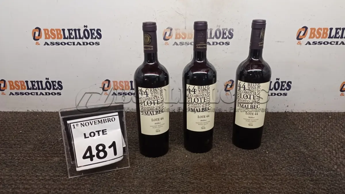 LOTE 481 - 03 GARRAFAS DE VINHO TINTO SECO FINO MALBEC LOTE 44 ARGENTINO SAFRA 2020 750ML. (NO ESTADO) ATENÇÃO! FAZER A VISITAÇÃO ANTES DE ARREMATAR, NÃO SABEMOS SE FUNCIONA, LEILÃO NÃO TEM GARANTIA E NEM DEVOLUÇÃO, SUJEITO A POSSÍVEIS AVARIAS VISÍVEIS/OCULTAS E/OU AUSÊNCIA DE COMPONENTES.