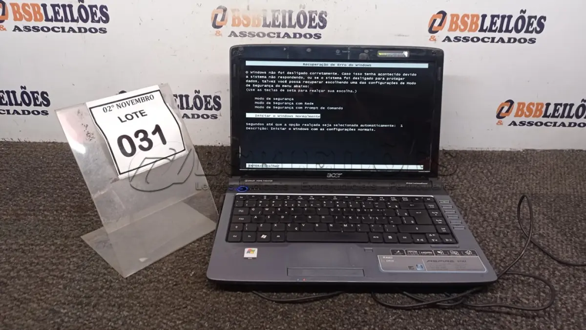 LOTE 031 - 01 NOTEBOOK MARCA ACER. (NO ESTADO) ATENÇÃO! FAZER A VISITAÇÃO ANTES DE ARREMATAR, NÃO SABEMOS SE FUNCIONA, LEILÃO NÃO TEM GARANTIA E NEM DEVOLUÇÃO, SUJEITO A POSSÍVEIS AVARIAS VISÍVEIS/OCULTAS E/OU AUSÊNCIA DE COMPONENTES.