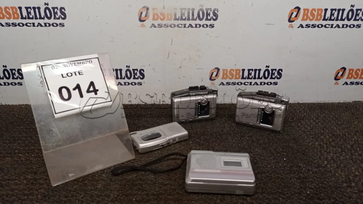 LOTE 014 - 04 GRAVADORES DE VOZ DE MARCAS E MODELOS DIVERSOS. (NO ESTADO) ATENÇÃO! FAZER A VISITAÇÃO ANTES DE ARREMATAR, NÃO SABEMOS SE FUNCIONA, LEILÃO NÃO TEM GARANTIA E NEM DEVOLUÇÃO, SUJEITO A POSSÍVEIS AVARIAS VISÍVEIS/OCULTAS E/OU AUSÊNCIA DE COMPONENTES.