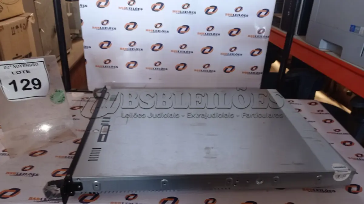 LOTE 129 - 01 SERVIDOR MARCA DIEBOLD. (NO ESTADO) ATENÇÃO! FAZER A VISITAÇÃO ANTES DE ARREMATAR, NÃO SABEMOS SE FUNCIONA, LEILÃO NÃO TEM GARANTIA E NEM DEVOLUÇÃO, SUJEITO A POSSÍVEIS AVARIAS VISÍVEIS/OCULTAS E/OU AUSÊNCIA DE COMPONENTES.