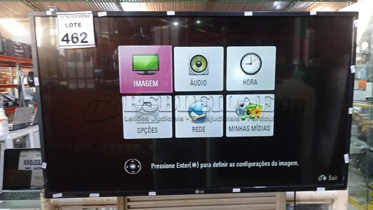 LOTE 462 - 01 TV LCD 42’’ MARCA LG. (NO ESTADO) ATENÇÃO! FAZER A VISITAÇÃO ANTES DE ARREMATAR, NÃO SABEMOS SE FUNCIONA, LEILÃO NÃO TEM GARANTIA E NEM DEVOLUÇÃO, SUJEITO A POSSÍVEIS AVARIAS VISÍVEIS/OCULTAS E/OU AUSÊNCIA DE COMPONENTES.