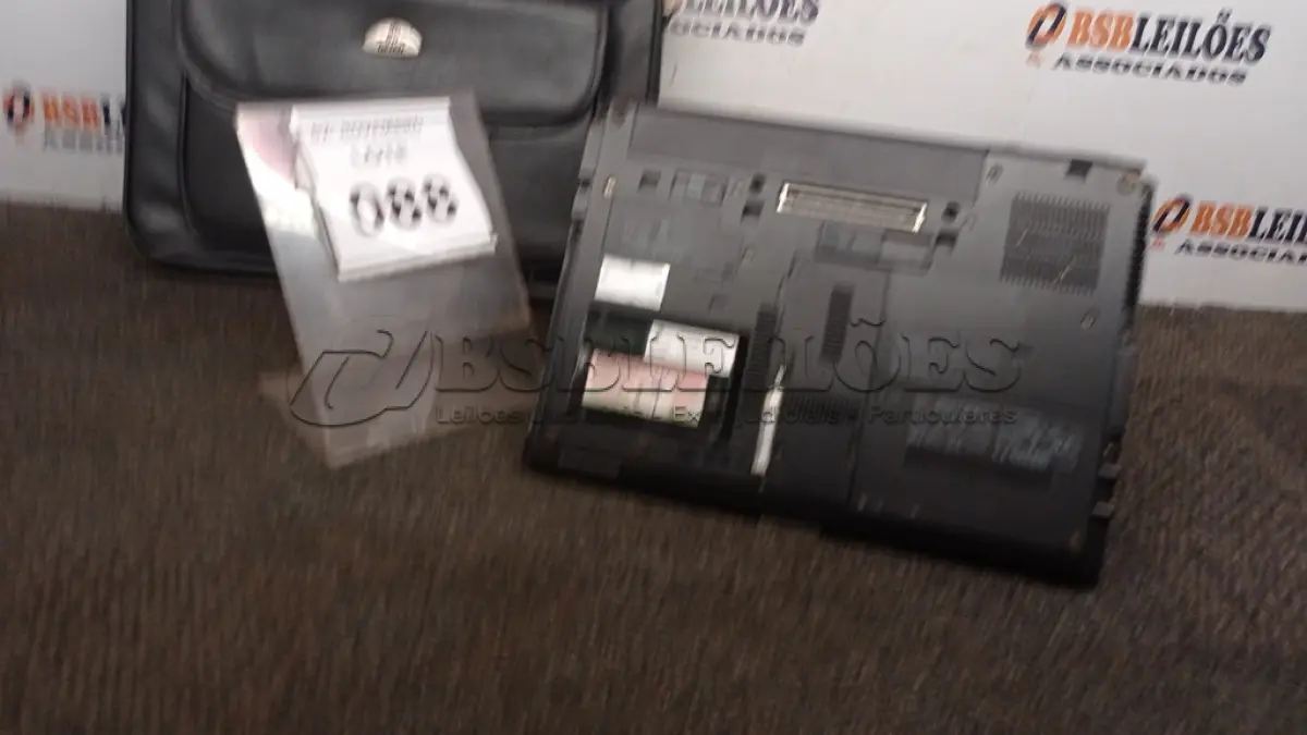 LOTE 088 - 01 NOTEBOOK SÉRIE ELITEBOOK MARCA HP COM MALETA. (NO ESTADO) ATENÇÃO! FAZER A VISITAÇÃO ANTES DE ARREMATAR, NÃO SABEMOS SE FUNCIONA, LEILÃO NÃO TEM GARANTIA E NEM DEVOLUÇÃO, SUJEITO A POSSÍVEIS AVARIAS VISÍVEIS/OCULTAS E/OU AUSÊNCIA DE COMPONENTES.