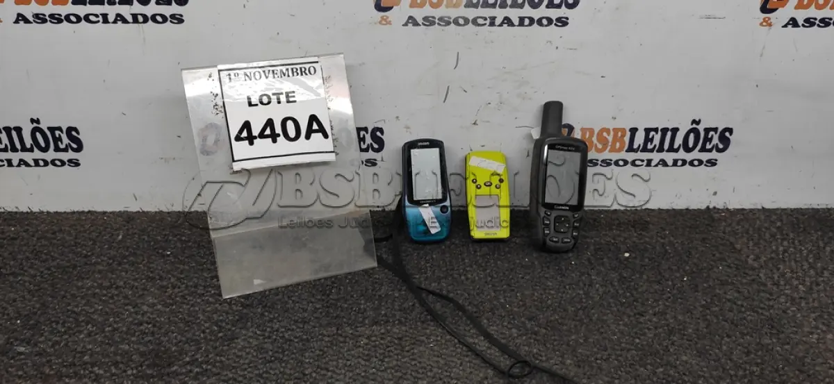 LOTE 440 - 03 GPS MARCA GARMIN MODELOS DIVERSOS. (NO ESTADO) ATENÇÃO! FAZER A VISITAÇÃO ANTES DE ARREMATAR, NÃO SABEMOS SE FUNCIONA, LEILÃO NÃO TEM GARANTIA E NEM DEVOLUÇÃO, SUJEITO A POSSÍVEIS AVARIAS VISÍVEIS/OCULTAS E/OU AUSÊNCIA DE COMPONENTES.