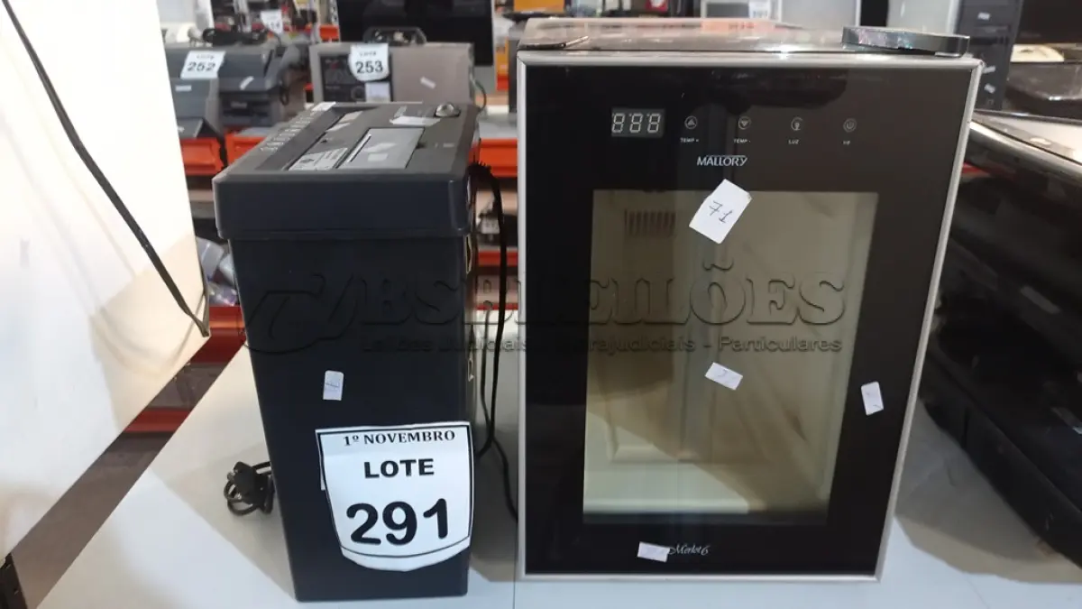 LOTE 291 - 01 ADEGA MARCA MALLORY E 01 FRAGMENTADORA DE PAPEL. (NO ESTADO) ATENÇÃO! FAZER A VISITAÇÃO ANTES DE ARREMATAR, NÃO SABEMOS SE FUNCIONA, LEILÃO NÃO TEM GARANTIA E NEM DEVOLUÇÃO, SUJEITO A POSSÍVEIS AVARIAS VISÍVEIS/OCULTAS E/OU AUSÊNCIA DE COMPONENTES.