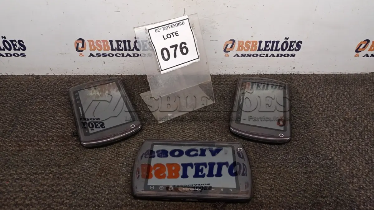 LOTE 076 - 03 TABLETS MARCA MOTOROLA. (NO ESTADO) ATENÇÃO! FAZER A VISITAÇÃO ANTES DE ARREMATAR, NÃO SABEMOS SE FUNCIONA, LEILÃO NÃO TEM GARANTIA E NEM DEVOLUÇÃO, SUJEITO A POSSÍVEIS AVARIAS VISÍVEIS/OCULTAS E/OU AUSÊNCIA DE COMPONENTES.