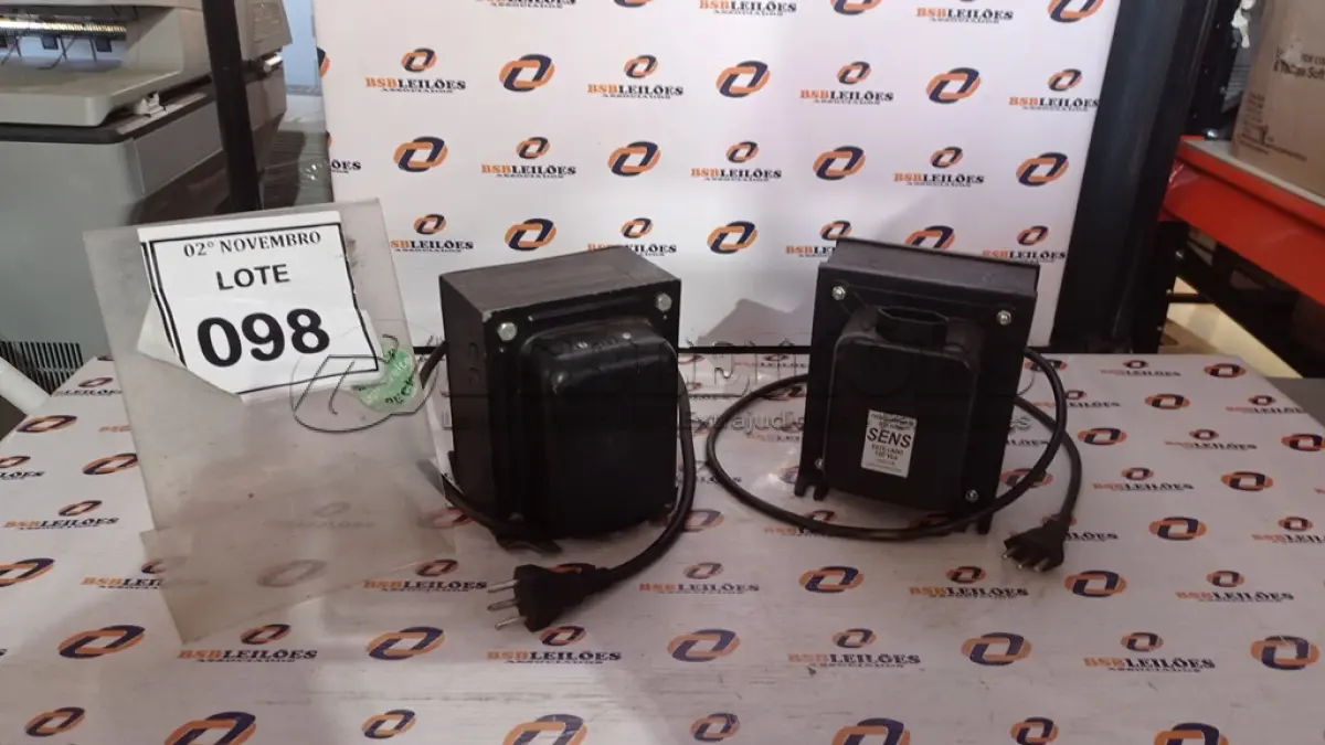 LOTE 098 - 02 TRANSFORMADORES. (NO ESTADO) ATENÇÃO! FAZER A VISITAÇÃO ANTES DE ARREMATAR, NÃO SABEMOS SE FUNCIONA, LEILÃO NÃO TEM GARANTIA E NEM DEVOLUÇÃO, SUJEITO A POSSÍVEIS AVARIAS VISÍVEIS/OCULTAS E/OU AUSÊNCIA DE COMPONENTES.