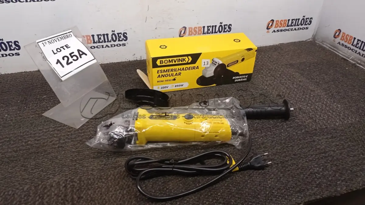 LOTE 125 - 01 ESMERILHADEIRA ANGULAR 850W 220V (PRODUTO NOVO). (NO ESTADO) ATENÇÃO! FAZER A VISITAÇÃO ANTES DE ARREMATAR, NÃO SABEMOS SE FUNCIONA, LEILÃO NÃO TEM GARANTIA E NEM DEVOLUÇÃO, SUJEITO A POSSÍVEIS AVARIAS VISÍVEIS/OCULTAS E/OU AUSÊNCIA DE COMPONENTES.