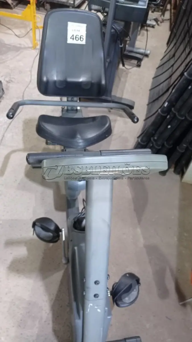 LOTE 466 - 01 BICICLETA ERGOMÉTRICA RECLINADA MARCA OLYMPIKUS. (NO ESTADO) ATENÇÃO! FAZER A VISITAÇÃO ANTES DE ARREMATAR, NÃO SABEMOS SE FUNCIONA, LEILÃO NÃO TEM GARANTIA E NEM DEVOLUÇÃO, SUJEITO A POSSÍVEIS AVARIAS VISÍVEIS/OCULTAS E/OU AUSÊNCIA DE COMPONENTES.