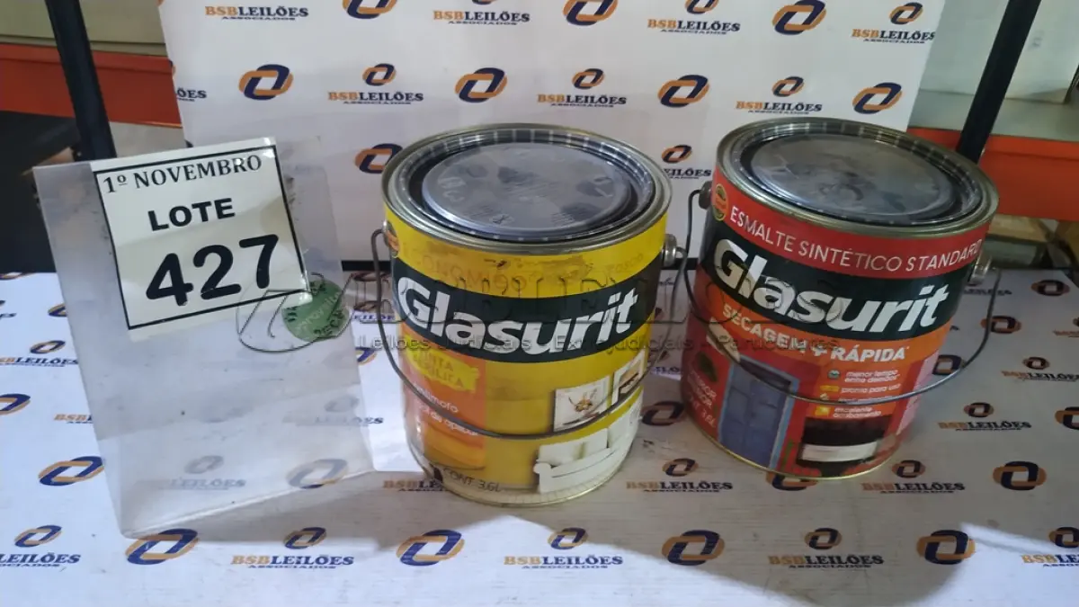 LOTE 427 - 01 LATA DE TINTA ACRÍLICA 3,6L NA COR FOSCO CAMURÇA MARCA GLASURIT E 01 LATA DE ESMALTE SINTÉTICO COM 3,6L NA COR BRILHANTE VINHO CHASSIS MARCA GLASURIT. (NO ESTADO) ATENÇÃO! FAZER A VISITAÇÃO ANTES DE ARREMATAR, NÃO SABEMOS SE FUNCIONA, LEILÃO NÃO TEM GARANTIA E NEM DEVOLUÇÃO, SUJEITO A POSSÍVEIS AVARIAS VISÍVEIS/OCULTAS E/OU AUSÊNCIA DE COMPONENTES.