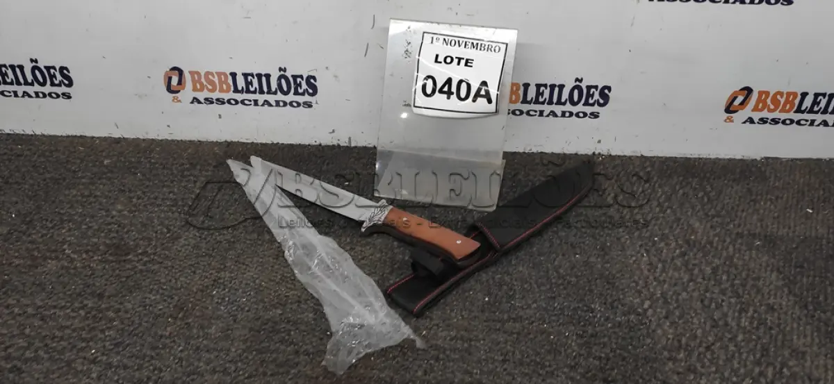 LOTE 040 - 01 FACA IMPORTADA AÇO INOXIDÁVEL CABO EM MADEIRA COM GUARDA FULL TANG BAINHA DE NYLON TAMANHO TOTAL 36CM PESO 368G JÁ AFIADA  