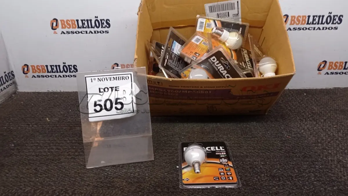 LOTE 505 - 01 CAIXA COM 20 LÂMPADAS MINI GLOBO MARCA DURACELL. (NO ESTADO) ATENÇÃO! FAZER A VISITAÇÃO ANTES DE ARREMATAR, NÃO SABEMOS SE FUNCIONA, LEILÃO NÃO TEM GARANTIA E NEM DEVOLUÇÃO, SUJEITO A POSSÍVEIS AVARIAS VISÍVEIS/OCULTAS E/OU AUSÊNCIA DE COMPONENTES.