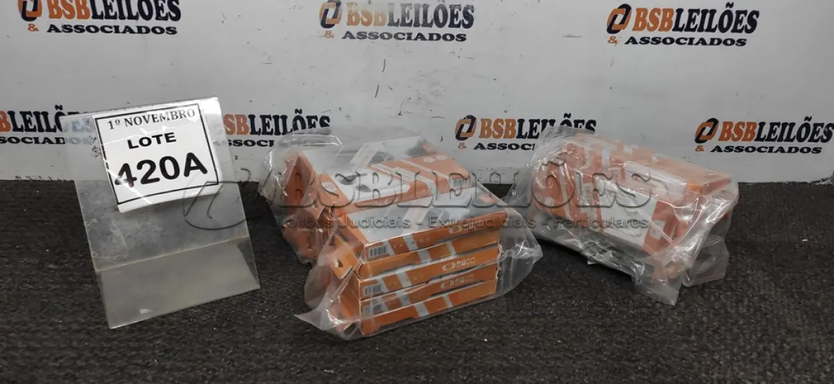 LOTE 420 - 01 LOTE COM GRANDE QUANTIDADE DE FONES DE OUVIDO. (NO ESTADO) ATENÇÃO! FAZER A VISITAÇÃO ANTES DE ARREMATAR, NÃO SABEMOS SE FUNCIONA, LEILÃO NÃO TEM GARANTIA E NEM DEVOLUÇÃO, SUJEITO A POSSÍVEIS AVARIAS VISÍVEIS/OCULTAS E/OU AUSÊNCIA DE COMPONENTES.