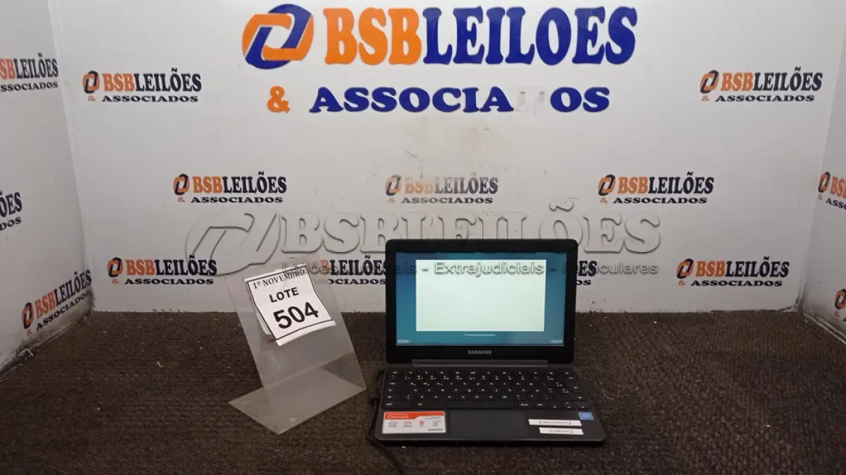 LOTE 504 - 01 NOTEBOOK TELA 11.6’’ 2GB DE MEMÓRIA MARCA SAMSUNG. (NO ESTADO) ATENÇÃO! FAZER A VISITAÇÃO ANTES DE ARREMATAR, NÃO SABEMOS SE FUNCIONA, LEILÃO NÃO TEM GARANTIA E NEM DEVOLUÇÃO, SUJEITO A POSSÍVEIS AVARIAS VISÍVEIS/OCULTAS E/OU AUSÊNCIA DE COMPONENTES.