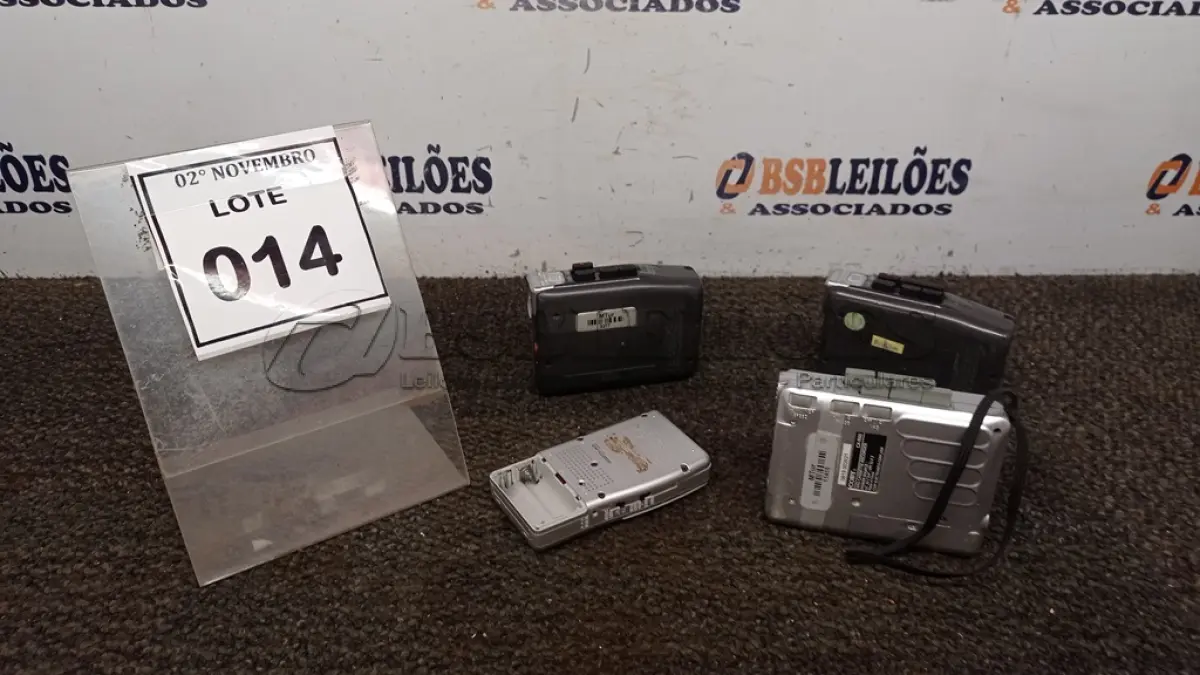 LOTE 014 - 04 GRAVADORES DE VOZ DE MARCAS E MODELOS DIVERSOS. (NO ESTADO) ATENÇÃO! FAZER A VISITAÇÃO ANTES DE ARREMATAR, NÃO SABEMOS SE FUNCIONA, LEILÃO NÃO TEM GARANTIA E NEM DEVOLUÇÃO, SUJEITO A POSSÍVEIS AVARIAS VISÍVEIS/OCULTAS E/OU AUSÊNCIA DE COMPONENTES.