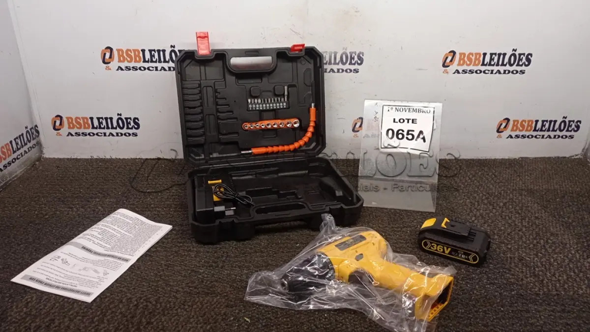 LOTE 065 - 01 PARAFUSADEIRA 36V DUAS BATERIAS COM MALETA E BITS (PRODUTO NOVO). (NO ESTADO) ATENÇÃO! FAZER A VISITAÇÃO ANTES DE ARREMATAR, NÃO SABEMOS SE FUNCIONA, LEILÃO NÃO TEM GARANTIA E NEM DEVOLUÇÃO, SUJEITO A POSSÍVEIS AVARIAS VISÍVEIS/OCULTAS E/OU AUSÊNCIA DE COMPONENTES.